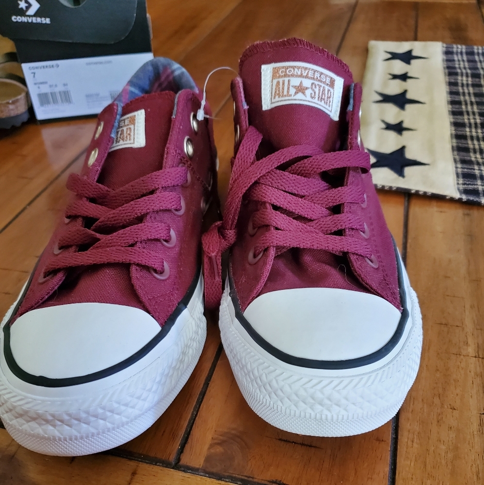 Burgundy converse shoes
